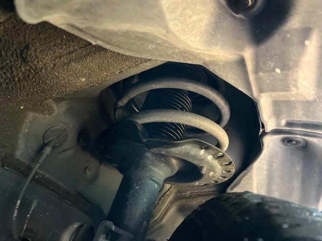 デリカＤ：５ Ｐ　ｅ－アシスト　禁煙車　純正１０．１インチナビ　全周囲カメラ　ブラインドスポットモニター　両側電動ドア　パワーバックドア　前席シートヒーター　フルセグ　Ｂｌｕｅｔｏｏｔｈ　ＥＴＣ　アイドリングストップ（27枚目）