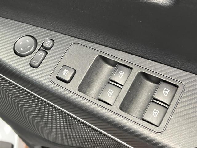 デリカＤ：５ Ｐ　ｅ－アシスト　禁煙車　純正１０．１インチナビ　全周囲カメラ　ブラインドスポットモニター　両側電動ドア　パワーバックドア　前席シートヒーター　フルセグ　Ｂｌｕｅｔｏｏｔｈ　ＥＴＣ　アイドリングストップ（42枚目）