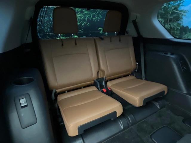 ランドクルーザープラド ＴＸ　Ｌパッケージ　７０ｔｈアニバーサリーリミテッド　サンルーフ　ＢＩＧ－Ｘ９型ナビ　７人乗り　前席シートベンチレーション　前席パワーシート　セーフティセンス　ブラックモールタイプルーフレール　ブラックドアミラー　バックカメラ　ビルトインＥＴＣ　禁煙車（11枚目）