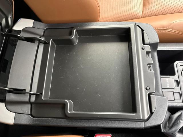 ランドクルーザープラド ＴＸ　Ｌパッケージ　７０ｔｈアニバーサリーリミテッド　サンルーフ　ＢＩＧ－Ｘ９型ナビ　７人乗り　前席シートベンチレーション　前席パワーシート　セーフティセンス　ブラックモールタイプルーフレール　ブラックドアミラー　バックカメラ　ビルトインＥＴＣ　禁煙車（62枚目）