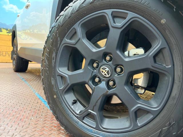 RAV4 アドベンチャー オフロードパッケージII 純正10.5インチディスプレイオーディオ デジタルインナーミラー パノラミックビューモニター ブラインドスポットモニター 禁煙車 レーダークルーズ シートベンチレーション パワーシート(13枚目)