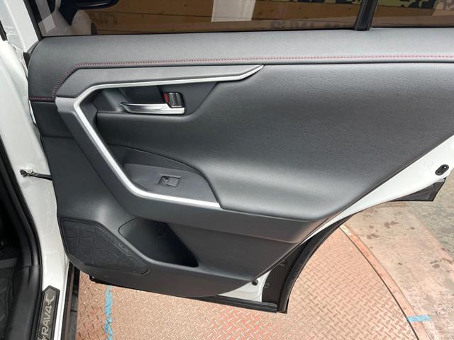 RAV4 アドベンチャー オフロードパッケージII 純正10.5インチディスプレイオーディオ デジタルインナーミラー パノラミックビューモニター ブラインドスポットモニター 禁煙車 レーダークルーズ シートベンチレーション パワーシート(41枚目)