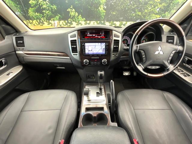 パジェロ ロング　スーパーエクシード　純正ナビ　バックカメラ　クルーズコントロール　アクセサリーコンセント　ＨＩＤヘッドライト　前席シートヒーター　前席パワーシート　Ｂｌｕｅｔｏｏｔｈ　フルセグ　オートエアコン　オートライト（2枚目）