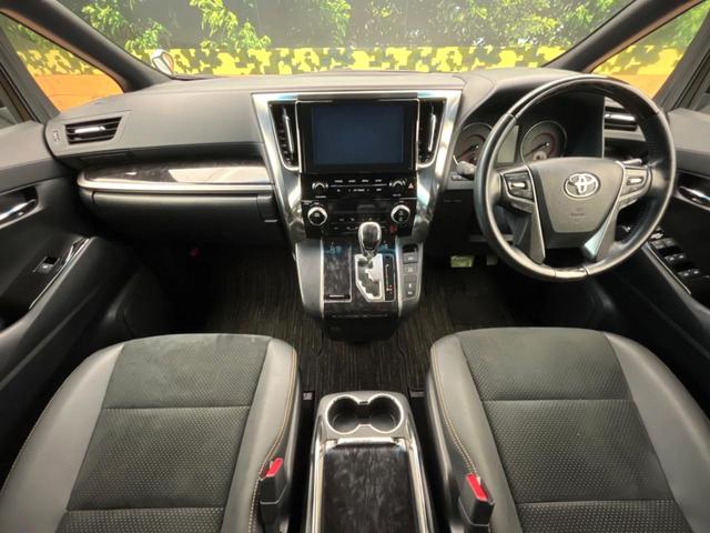 アルファード ２．５Ｓ　タイプゴールド　ツインムーンルーフ　１２．１型リップダウンモニター　トヨタセーフティセンス　両側電動ドア　純正９型ディスプレイオーディオ　バックカメラ　パワーバックドア　ＬＥＤヘッドライト　Ｂｌｕｅｔｏｏｔｈ（2枚目）