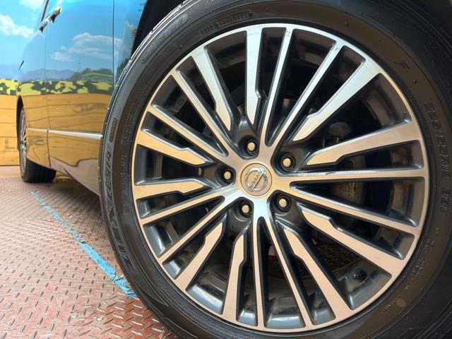 �y�����P�W�C���`�A���~�z�C�[���z�O�ςɃ}�b�`���������A���~�z�C�[���𑕒����Ă���܂��B�e��ЊO�A���~�z�C�[����A�X�^�b�h���X�^�C�����戵�����Ă���܂��B���񂲑��k����������