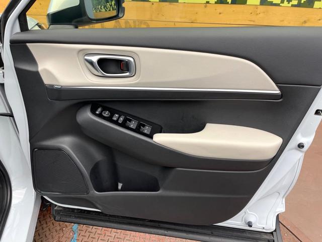 ヴェゼル e:HEV Z 9インチホンダコネクトナビ ホンダセンシング 禁煙車 アダプティブクルーズコントロール 全周囲カメラ シートヒーター LEDヘッドライト 置くだけ充電 ブラインドスポットモニター パワーバックドア(41枚目)