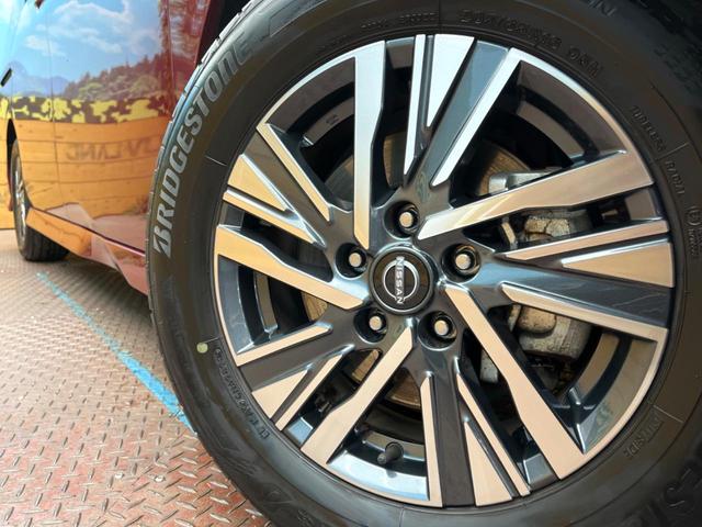 セレナ e-パワー ルキシオン 純正12.3型ナビ 2トーン 後席モニター プロパイロット2.0 ワイヤレス充電 両側電動ドア 全周囲カメラ ステアリングヒーター シートヒーター 100V電源 コーナーセンサー LEDヘッド ETC(13枚目)