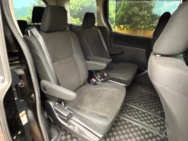 ノア ハイブリッドＧ　フリップダウン　両側電動ドア　８型ＳＤナビ　バックカメラ　ドラレコ　ＬＥＤヘッド　ＥＴＣ　クルコン　シートヒーター　フルセグ　純正１５インチアルミ　Ｂｌｕｅｔｏｏｔｈ　オートハイビーム　車線逸脱警報（8枚目）