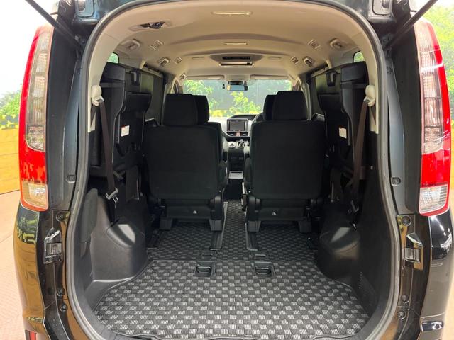 ノア ハイブリッドＧ　フリップダウン　両側電動ドア　８型ＳＤナビ　バックカメラ　ドラレコ　ＬＥＤヘッド　ＥＴＣ　クルコン　シートヒーター　フルセグ　純正１５インチアルミ　Ｂｌｕｅｔｏｏｔｈ　オートハイビーム　車線逸脱警報（10枚目）