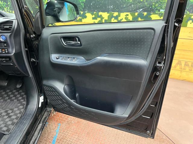 ノア ハイブリッドＧ　フリップダウン　両側電動ドア　８型ＳＤナビ　バックカメラ　ドラレコ　ＬＥＤヘッド　ＥＴＣ　クルコン　シートヒーター　フルセグ　純正１５インチアルミ　Ｂｌｕｅｔｏｏｔｈ　オートハイビーム　車線逸脱警報（33枚目）