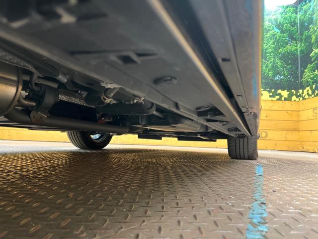 ヴォクシー ハイブリッドＺＳ　煌ＩＩＩ　１２型フリップダウンモニター　純正９インチナビ　トヨタセーフティセンス　禁煙車　両側電動ドア　シートヒータークルーズコントロール　クリアランスソナー　フルセグ　Ｂｌｕｅｔｏｏｔｈ　バックカメラ（21枚目）