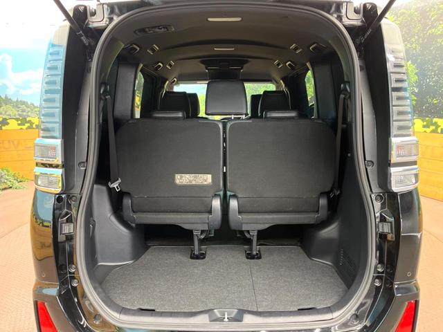 ヴォクシー ハイブリッドＺＳ　煌ＩＩＩ　１２型フリップダウンモニター　純正９インチナビ　トヨタセーフティセンス　禁煙車　両側電動ドア　シートヒータークルーズコントロール　クリアランスソナー　フルセグ　Ｂｌｕｅｔｏｏｔｈ　バックカメラ（37枚目）