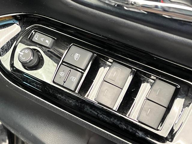 ヴォクシー ハイブリッドＺＳ　煌ＩＩＩ　１２型フリップダウンモニター　純正９インチナビ　トヨタセーフティセンス　禁煙車　両側電動ドア　シートヒータークルーズコントロール　クリアランスソナー　フルセグ　Ｂｌｕｅｔｏｏｔｈ　バックカメラ（42枚目）