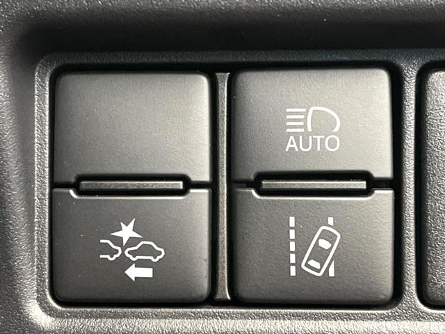 ヴォクシー ハイブリッドＺＳ　煌ＩＩＩ　１２型フリップダウンモニター　純正９インチナビ　トヨタセーフティセンス　禁煙車　両側電動ドア　シートヒータークルーズコントロール　クリアランスソナー　フルセグ　Ｂｌｕｅｔｏｏｔｈ　バックカメラ（46枚目）