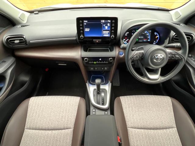 ヤリスクロス ハイブリッドＺ　純正８インチディスプレイオーディオ　全周囲カメラ　禁煙車　トヨタセーフティセンス　レーダークルーズ　ブラインドスポットモニター　ＬＥＤヘッドライト　前席シートヒーター　ＥＴＣ　Ｂｌｕｅｔｏｏｔｈ（2枚目）