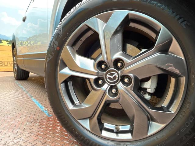 �y�����P�W�C���`�A���~�z�C�[���z�O�ςɃ}�b�`���������A���~�z�C�[���𑕒����Ă���܂��B�e��ЊO�A���~�z�C�[����A�X�^�b�h���X�^�C�����戵�����Ă���܂��B���񂲑��k����������