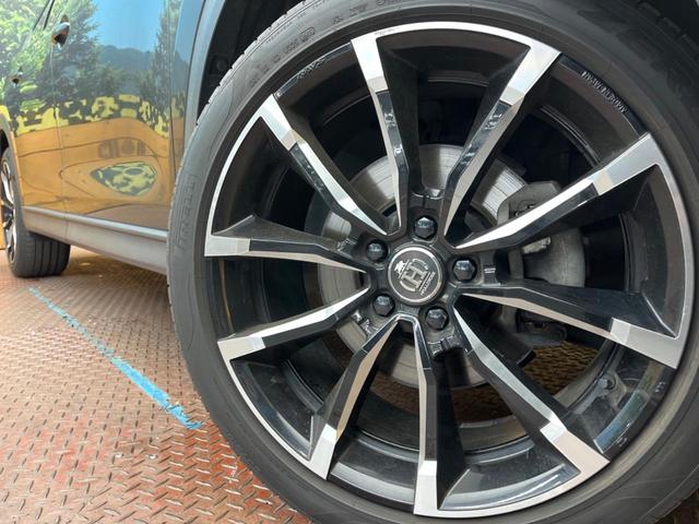 �y�Q�O�C���`�A���~�z�C�[���z�O�ςɃ}�b�`�����A���~�z�C�[���𑕒����Ă���܂��B�e��A���~�z�C�[����A�X�^�b�h���X�^�C�����戵�����Ă���܂��B���񂲑��k����������