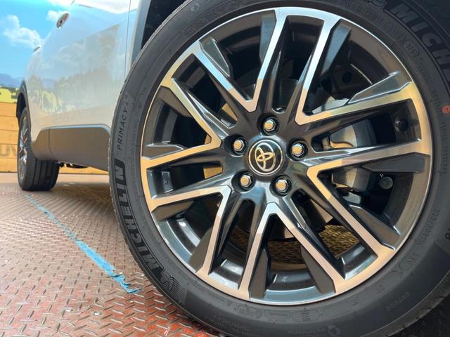 �y�����P�W�C���`�A���~�z�C�[���z�O�ςɃ}�b�`���������A���~�z�C�[���𑕒����Ă���܂��B�e��ЊO�A���~�z�C�[����A�X�^�b�h���X�^�C�����戵�����Ă���܂��B���񂲑��k����������