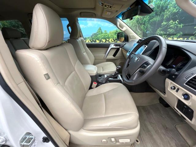 ランドクルーザープラド ＴＸ　Ｌパッケージ　マットブラックエディション　サンルーフ　７人乗り　純正９インチナビ付ディスプレイオーディオ　トヨタセーフティセンス　禁煙車　レーダークルーズ　シートベンチレーション　ベージュ革シート　ルーフレール　フルセグ　Ｂｌｕｅｔｏｏｔｈ（7枚目）