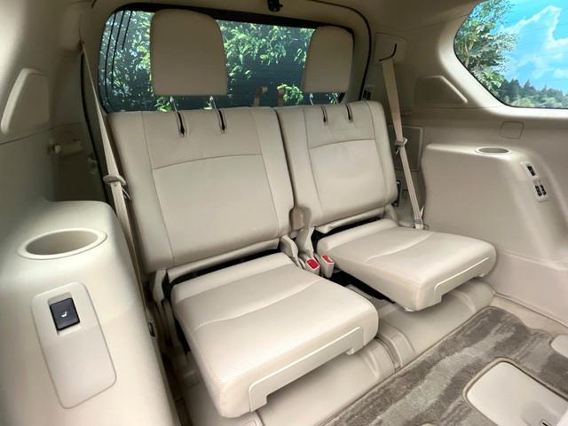 ランドクルーザープラド ＴＸ　Ｌパッケージ　マットブラックエディション　サンルーフ　７人乗り　純正９インチナビ付ディスプレイオーディオ　トヨタセーフティセンス　禁煙車　レーダークルーズ　シートベンチレーション　ベージュ革シート　ルーフレール　フルセグ　Ｂｌｕｅｔｏｏｔｈ（9枚目）