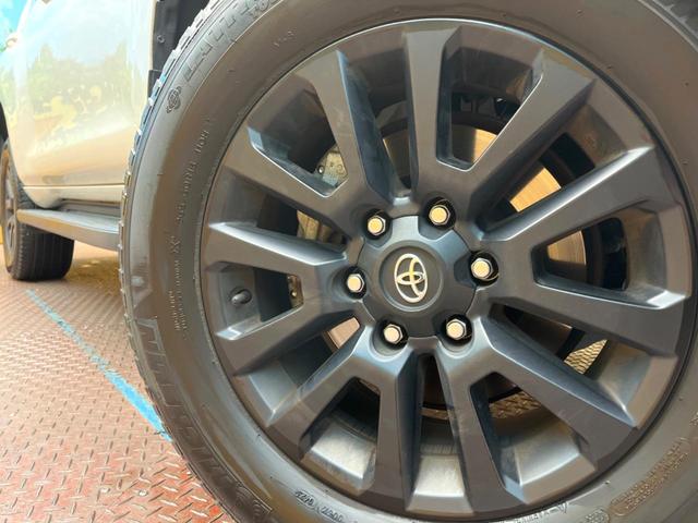 ランドクルーザープラド ＴＸ　Ｌパッケージ　マットブラックエディション　サンルーフ　７人乗り　純正９インチナビ付ディスプレイオーディオ　トヨタセーフティセンス　禁煙車　レーダークルーズ　シートベンチレーション　ベージュ革シート　ルーフレール　フルセグ　Ｂｌｕｅｔｏｏｔｈ（13枚目）