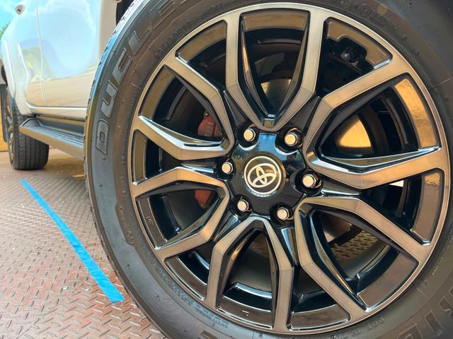 �y�����P�W�C���`�A���~�z�C�[���z�O�ςɃ}�b�`���������A���~�z�C�[���𑕒����Ă���܂��B�e��ЊO�A���~�z�C�[����A�X�^�b�h���X�^�C�����戵�����Ă���܂��B���񂲑��k����������