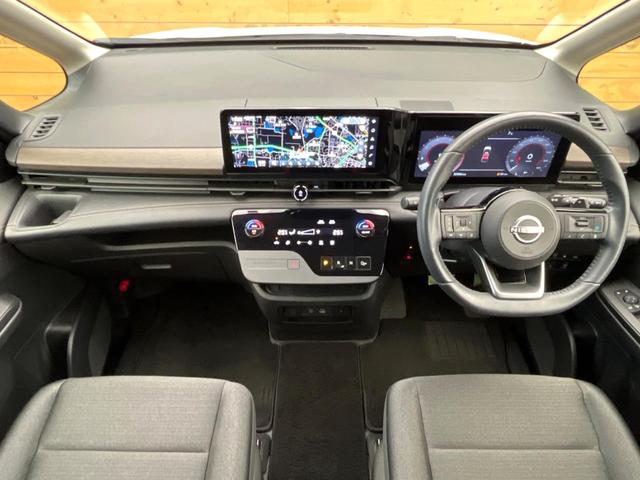 セレナ ハイウェイスターＶ　純正１２．３型ナビ　ツートーンカラー　両側電動ドア　プロパイロット　全周囲カメラ　デジタルインナーミラー　後側方車両検知警報　ワイヤレス充電　ＨＤＭＩ　ＬＥＤヘッドライト／フロントフォグ　ＥＴＣ２．０（2枚目）