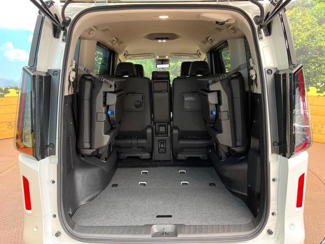 セレナ ハイウェイスターＶ　純正１２．３型ナビ　ツートーンカラー　両側電動ドア　プロパイロット　全周囲カメラ　デジタルインナーミラー　後側方車両検知警報　ワイヤレス充電　ＨＤＭＩ　ＬＥＤヘッドライト／フロントフォグ　ＥＴＣ２．０（10枚目）