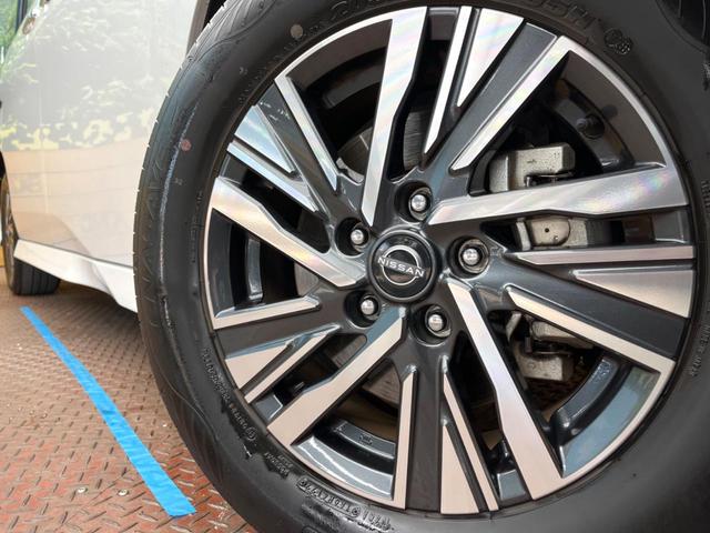 セレナ ハイウェイスターＶ　純正１２．３型ナビ　ツートーンカラー　両側電動ドア　プロパイロット　全周囲カメラ　デジタルインナーミラー　後側方車両検知警報　ワイヤレス充電　ＨＤＭＩ　ＬＥＤヘッドライト／フロントフォグ　ＥＴＣ２．０（13枚目）