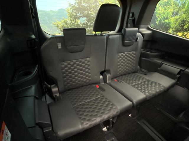 ヴォクシー ハイブリッドＳ－Ｚ　トヨタチームメイト　快適利便パッケージ　ＢＳＭ　純正１０．５型ナビ　ドライビングサポートパッケージ　１３型有機ＥＬフリップダウン　１００Ｖ電源　コーナーセンサー　プロジェクター式ＬＥＤヘッド（9枚目）