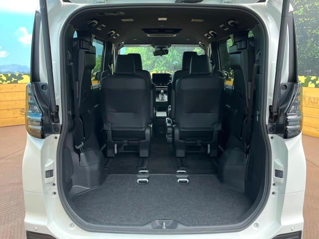 ヴォクシー ハイブリッドＳ－Ｚ　トヨタチームメイト　快適利便パッケージ　ＢＳＭ　純正１０．５型ナビ　ドライビングサポートパッケージ　１３型有機ＥＬフリップダウン　１００Ｖ電源　コーナーセンサー　プロジェクター式ＬＥＤヘッド（10枚目）