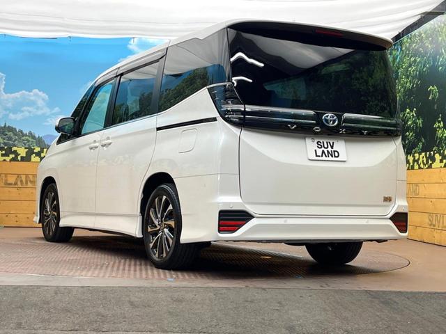 ヴォクシー ハイブリッドＳ－Ｚ　トヨタチームメイト　快適利便パッケージ　ＢＳＭ　純正１０．５型ナビ　ドライビングサポートパッケージ　１３型有機ＥＬフリップダウン　１００Ｖ電源　コーナーセンサー　プロジェクター式ＬＥＤヘッド（23枚目）