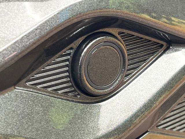 ヴォクシー ハイブリッドＳ－Ｚ　トヨタチームメイト　快適利便パッケージ　ＢＳＭ　純正１０．５型ナビ　ドライビングサポートパッケージ　１３型有機ＥＬフリップダウン　１００Ｖ電源　コーナーセンサー　プロジェクター式ＬＥＤヘッド（25枚目）
