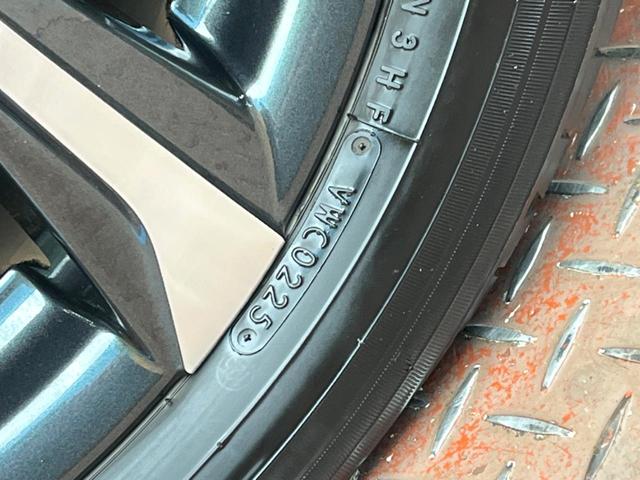 ヴォクシー ハイブリッドＳ－Ｚ　トヨタチームメイト　快適利便パッケージ　ＢＳＭ　純正１０．５型ナビ　ドライビングサポートパッケージ　１３型有機ＥＬフリップダウン　１００Ｖ電源　コーナーセンサー　プロジェクター式ＬＥＤヘッド（30枚目）