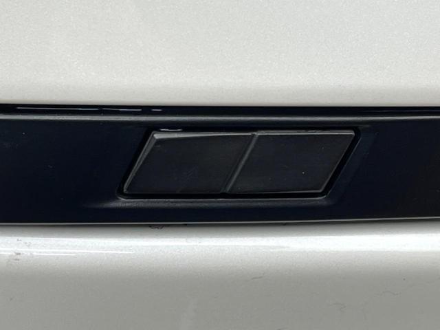 ヴォクシー ハイブリッドＳ－Ｚ　トヨタチームメイト　快適利便パッケージ　ＢＳＭ　純正１０．５型ナビ　ドライビングサポートパッケージ　１３型有機ＥＬフリップダウン　１００Ｖ電源　コーナーセンサー　プロジェクター式ＬＥＤヘッド（37枚目）