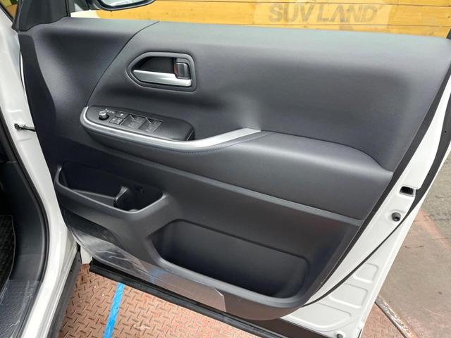 ヴォクシー ハイブリッドＳ－Ｚ　トヨタチームメイト　快適利便パッケージ　ＢＳＭ　純正１０．５型ナビ　ドライビングサポートパッケージ　１３型有機ＥＬフリップダウン　１００Ｖ電源　コーナーセンサー　プロジェクター式ＬＥＤヘッド（42枚目）