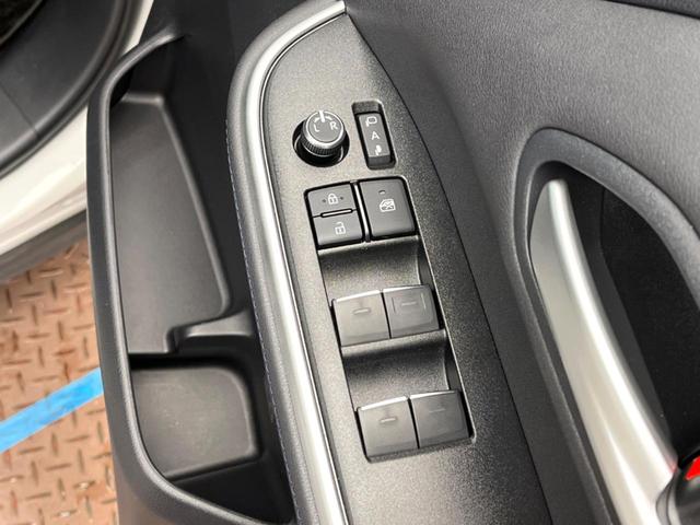 ヴォクシー ハイブリッドＳ－Ｚ　トヨタチームメイト　快適利便パッケージ　ＢＳＭ　純正１０．５型ナビ　ドライビングサポートパッケージ　１３型有機ＥＬフリップダウン　１００Ｖ電源　コーナーセンサー　プロジェクター式ＬＥＤヘッド（43枚目）