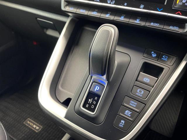 ヴォクシー ハイブリッドＳ－Ｚ　トヨタチームメイト　快適利便パッケージ　ＢＳＭ　純正１０．５型ナビ　ドライビングサポートパッケージ　１３型有機ＥＬフリップダウン　１００Ｖ電源　コーナーセンサー　プロジェクター式ＬＥＤヘッド（57枚目）