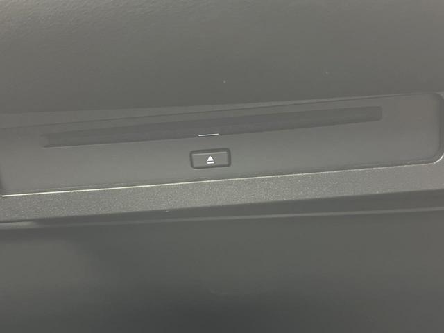 ヴォクシー ハイブリッドＳ－Ｚ　トヨタチームメイト　快適利便パッケージ　ＢＳＭ　純正１０．５型ナビ　ドライビングサポートパッケージ　１３型有機ＥＬフリップダウン　１００Ｖ電源　コーナーセンサー　プロジェクター式ＬＥＤヘッド（62枚目）