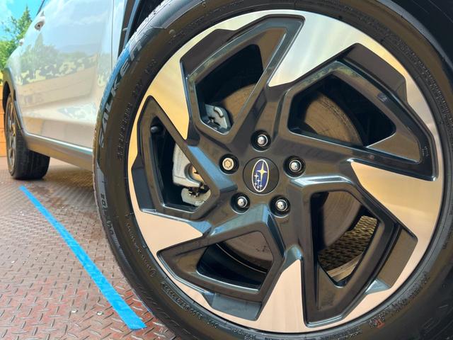 �y�����P�W�C���`�A���~�z�C�[���z�O�ςɃ}�b�`���������A���~�z�C�[���𑕒����Ă���܂��B�e��ЊO�A���~�z�C�[����A�X�^�b�h���X�^�C�����戵�����Ă���܂��B���񂲑��k����������