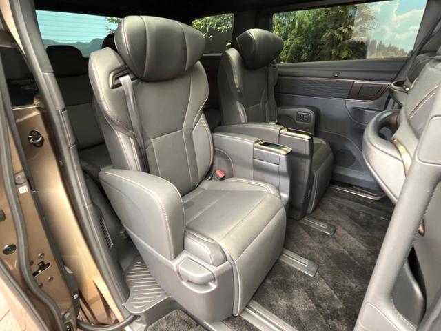 アルファードハイブリッド Ｚ　左右独立ムーンルーフ　１３．２型フリップダウンモニター　トヨタチームメイト　デジタルインナーミラー　カラーヘッドアップディスプレイ　トヨタセーフティセンス　禁煙車　ブラインドスポットモニター（9枚目）