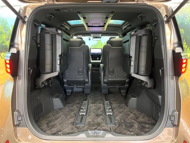 アルファードハイブリッド Ｚ　左右独立ムーンルーフ　１３．２型フリップダウンモニター　トヨタチームメイト　デジタルインナーミラー　カラーヘッドアップディスプレイ　トヨタセーフティセンス　禁煙車　ブラインドスポットモニター（11枚目）