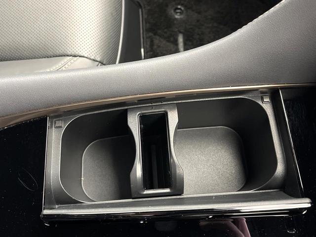 アルファードハイブリッド Ｚ　左右独立ムーンルーフ　１３．２型フリップダウンモニター　トヨタチームメイト　デジタルインナーミラー　カラーヘッドアップディスプレイ　トヨタセーフティセンス　禁煙車　ブラインドスポットモニター（67枚目）