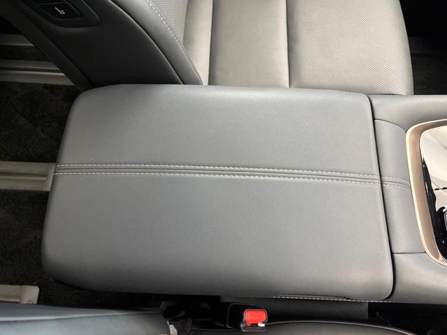 アルファードハイブリッド Ｚ　左右独立ムーンルーフ　１３．２型フリップダウンモニター　トヨタチームメイト　デジタルインナーミラー　カラーヘッドアップディスプレイ　トヨタセーフティセンス　禁煙車　ブラインドスポットモニター（68枚目）