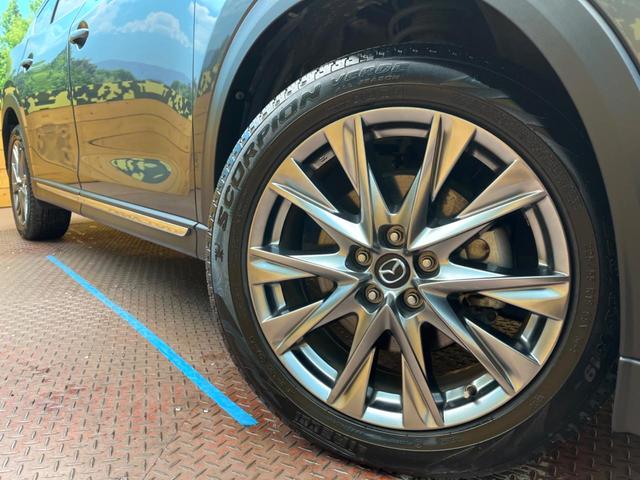 �y�����P�X�C���`�A���~�z�C�[���z�O�ςɃ}�b�`���������A���~�z�C�[���𑕒����Ă���܂��B�e��ЊO�A���~�z�C�[����A�X�^�b�h���X�^�C�����戵�����Ă���܂��B���񂲑��k����������