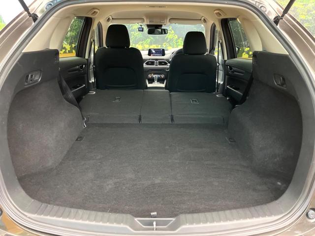 ���i�̂���������ʋ΁A���}���ɏ\���ȉ׎��X�y�[�X���m�ۂ��Ă���܂��B�Z�J���h�V�[�g��|���ƁA�傫�ȉו��̐ύڂ��\�ł���