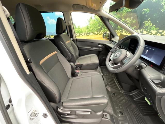 セレナ ｅ－パワー　ハイウェイスターＶ　純正エアロ　プロパイロット　ステアリングヒーター　シートヒータ　デジタルインナーミラー　１２．３インチディスプレイオーディオ　両側電動ドア　前席デュアルエアコン　リアオートエアコン　オートハイビーム（10枚目）