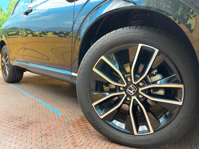 ヴェゼル ｅ：ＨＥＶ　Ｚ・ＰＬａＹパッケージ　パノラマルーフ　純正９型ナビ　全周囲カメラ　ホンダセンシング　ツートンルーフ　ブラインドスポットモニター　ハンズフリーパワーバックドア　ＬＥＤヘッドライト　ハーフレザーシート　シートヒーター（12枚目）