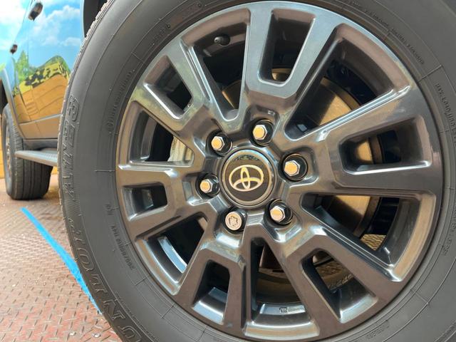 �y�����P�W�C���`�A���~�z�C�[���z�O�ςɃ}�b�`���������A���~�z�C�[���𑕒����Ă���܂��B�e��ЊO�A���~�z�C�[����A�X�^�b�h���X�^�C�����戵�����Ă���܂��B���񂲑��k����������