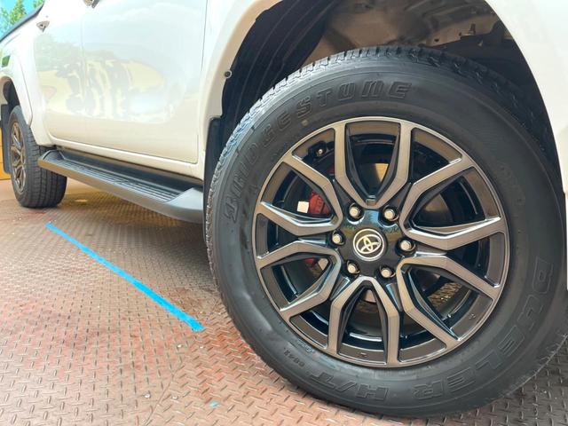 �y�����P�W�C���`�A���~�z�C�[���z�O�ςɃ}�b�`���������A���~�z�C�[���𑕒����Ă���܂��B�e��ЊO�A���~�z�C�[����A�X�^�b�h���X�^�C�����戵�����Ă���܂��B���񂲑��k����������